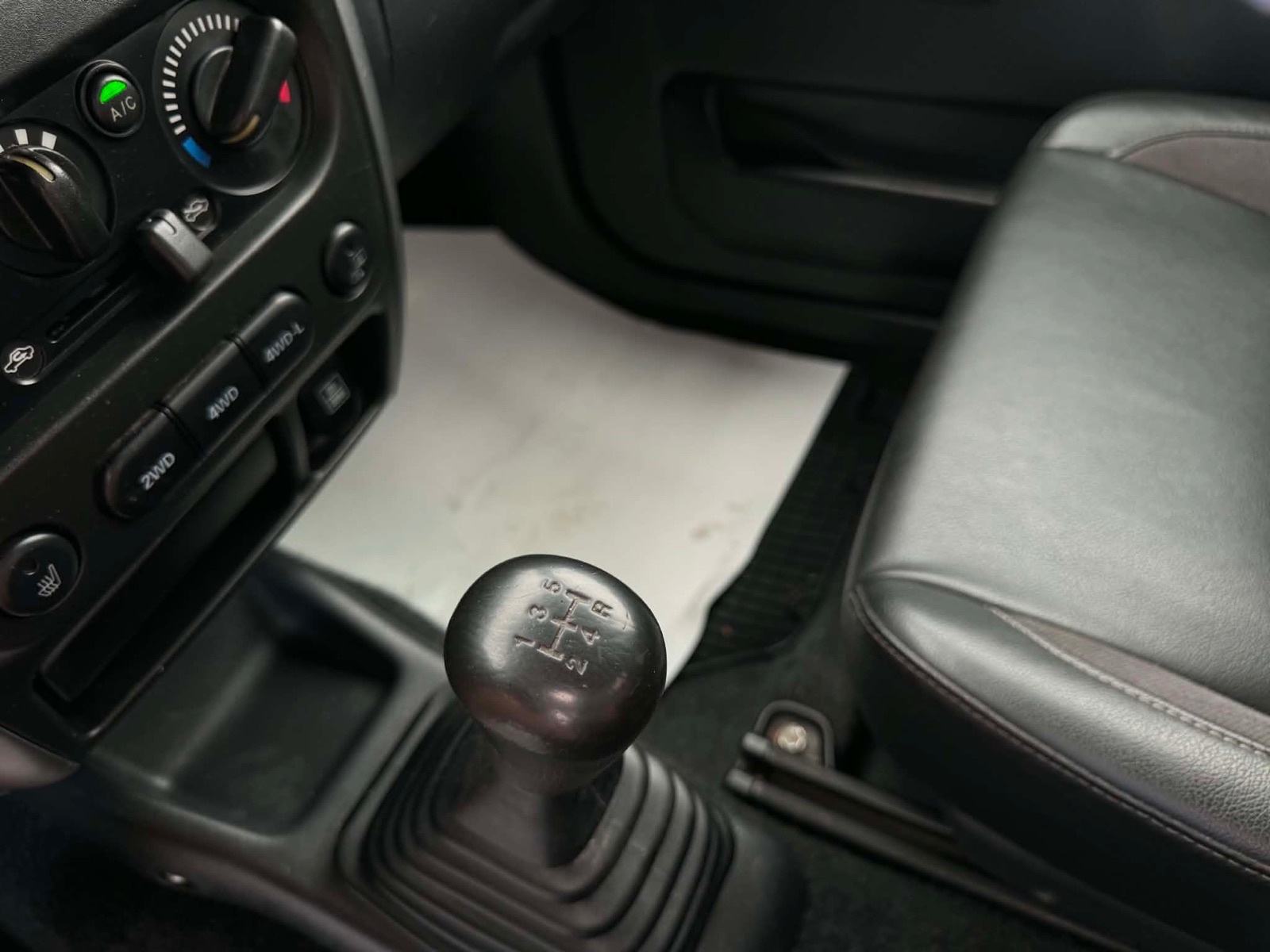 Suzuki Jimny 1.3 - 4X4 - KLIMA - ALU - USNJE - ODLIČAN, fotografija 12