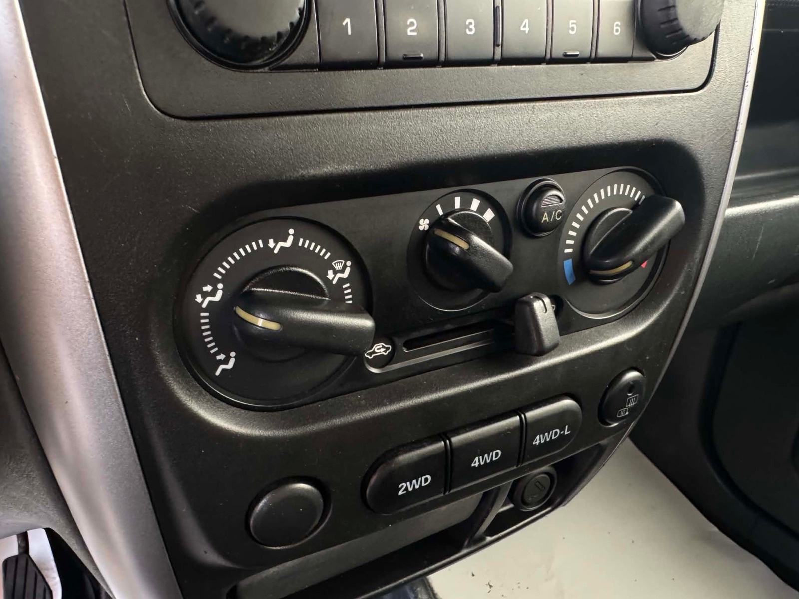 Suzuki Jimny 1.5 DDiS - 4X4 - KLIMA - BEZ ROSTA- ZAŠČITEN, fotografija 12