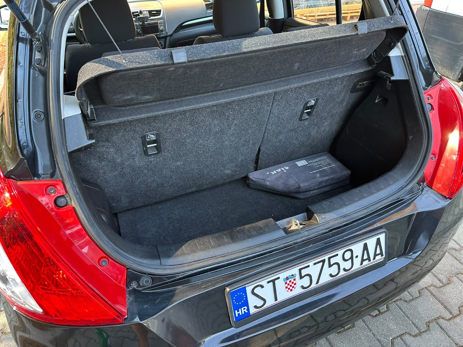 Suzuki Swift 1,2 GA AC, fotografija 7
