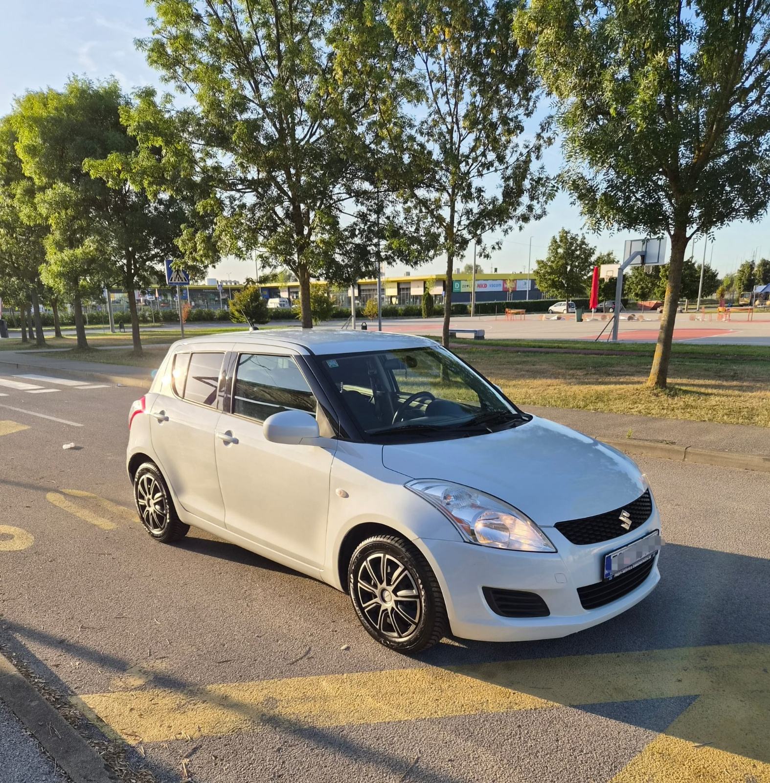 Suzuki Swift 1,2 GLX AC 95ks, fotografija 7