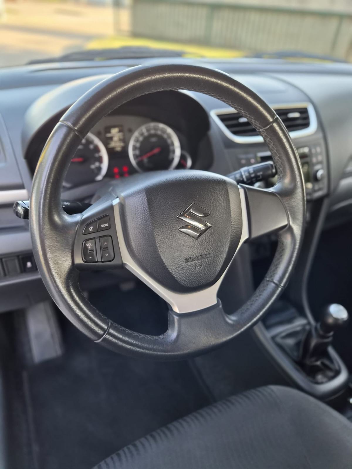 Suzuki Swift 1,2 GLX AC 95ks, fotografija 14