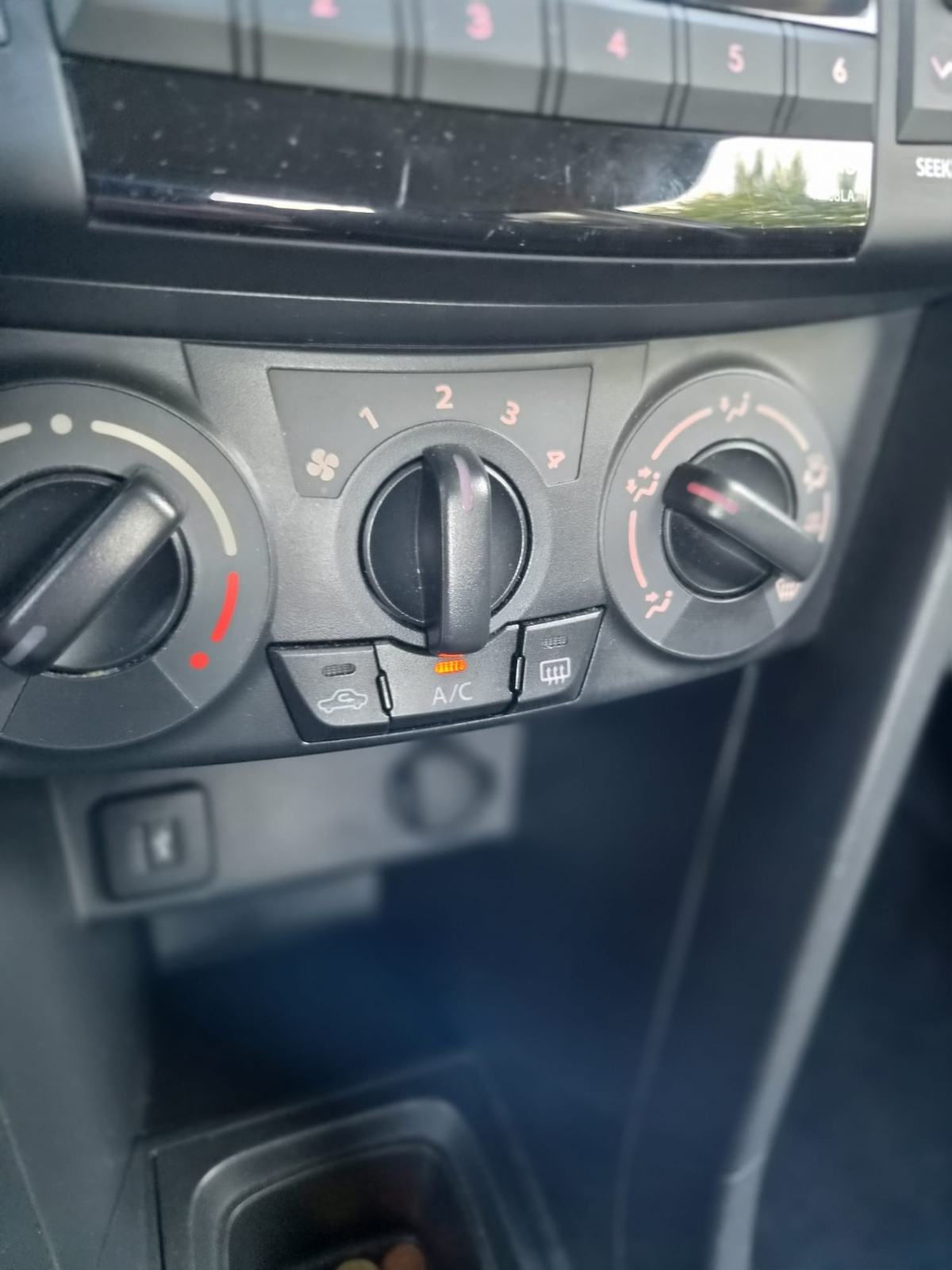 Suzuki Swift 1,2 GLX AC 95ks, fotografija 16