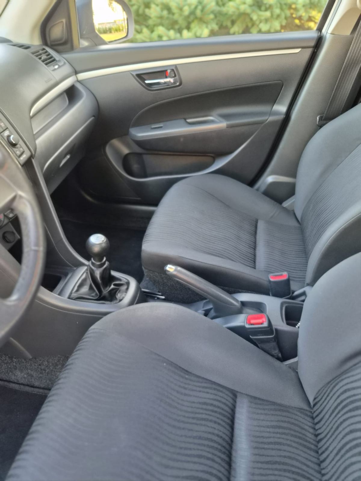 Suzuki Swift 1,2 GLX AC 95ks, fotografija 15