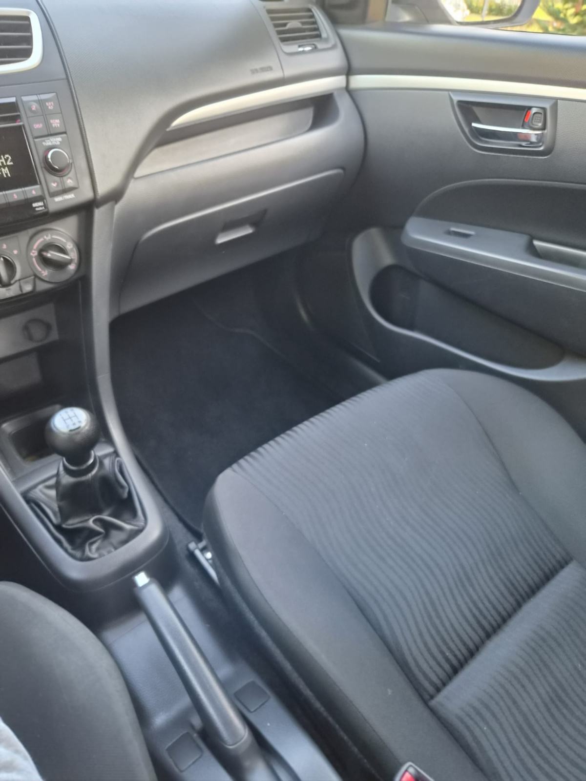 Suzuki Swift 1,2 GLX AC 95ks, fotografija 17