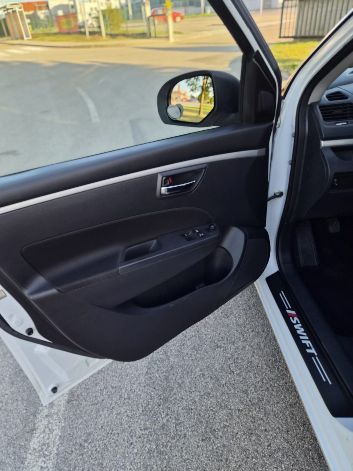 Suzuki Swift 1,2 GLX AC 95ks, fotografija 18