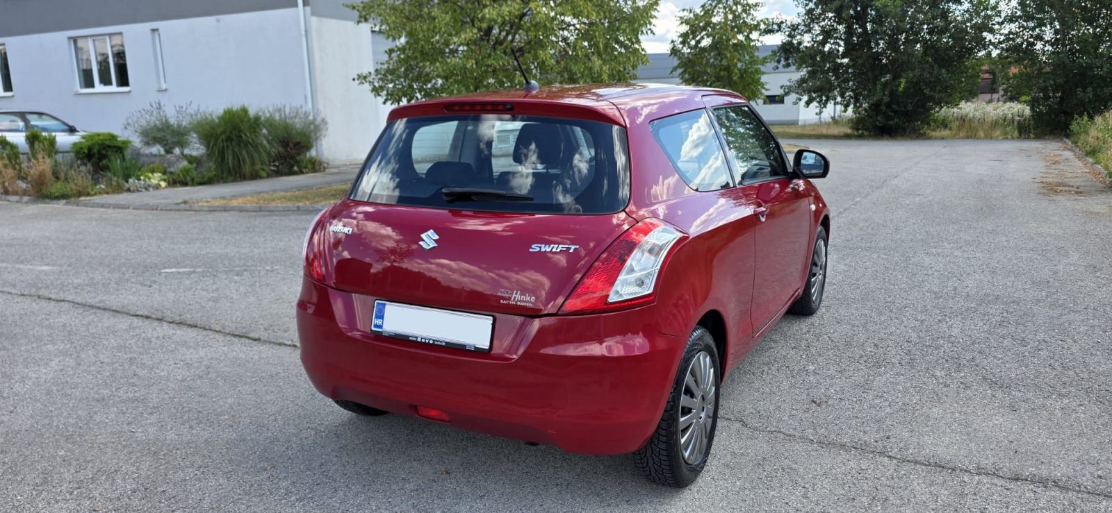 Suzuki Swift 1,2 GLX reg. do 03/27, Super stanje, fotografija 14