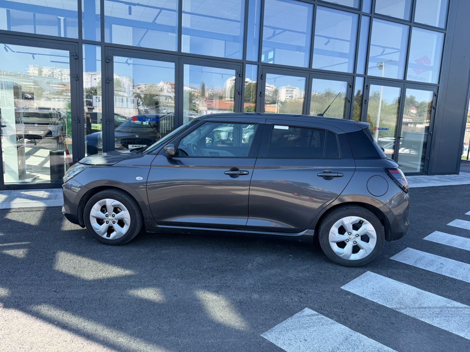 Suzuki Swift 1,2 GL+ Hybrid 2024., fotografija 11