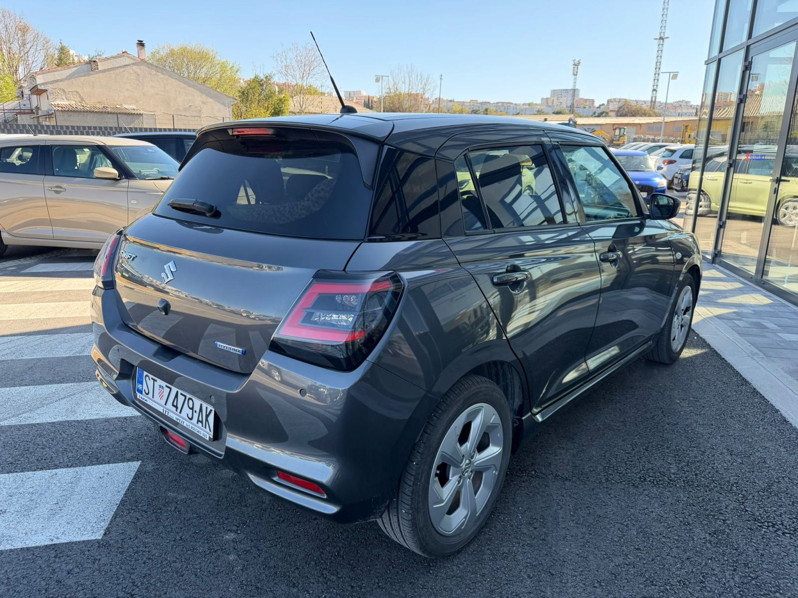 Suzuki Swift 1,2 GL+ Hybrid 2024., fotografija 7