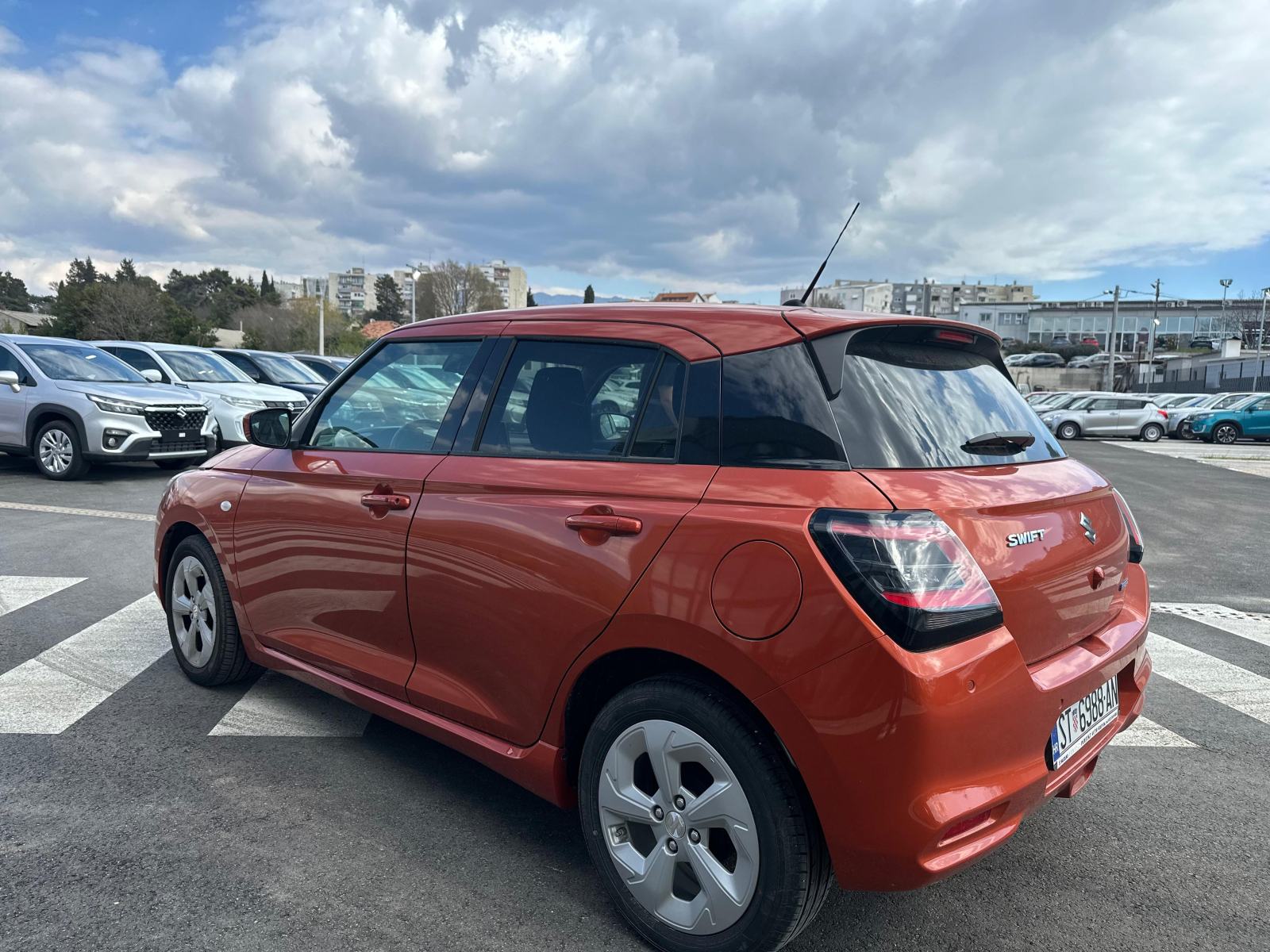 Suzuki Swift 1,2 GL+ Hybrid reg. 04/2027, fotografija 7