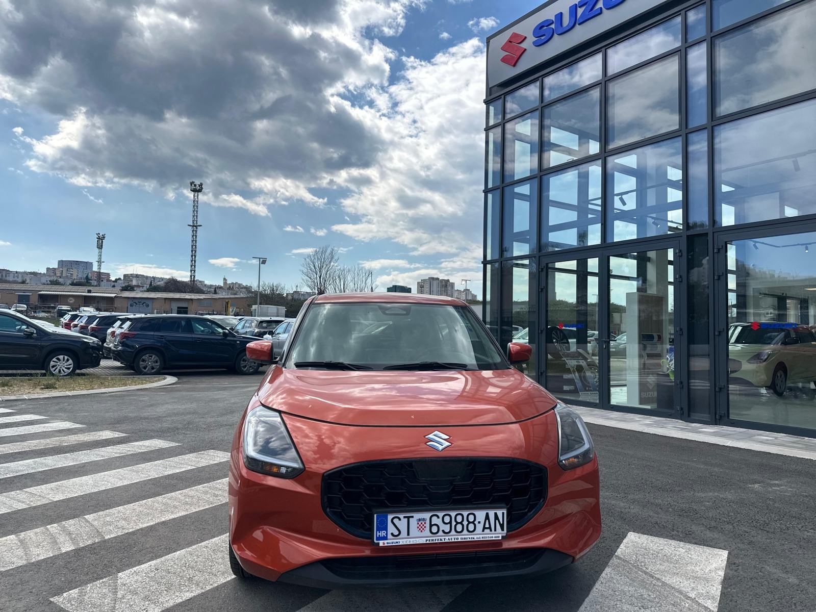 Suzuki Swift 1,2 GL+ Hybrid reg. 04/2027, fotografija 3