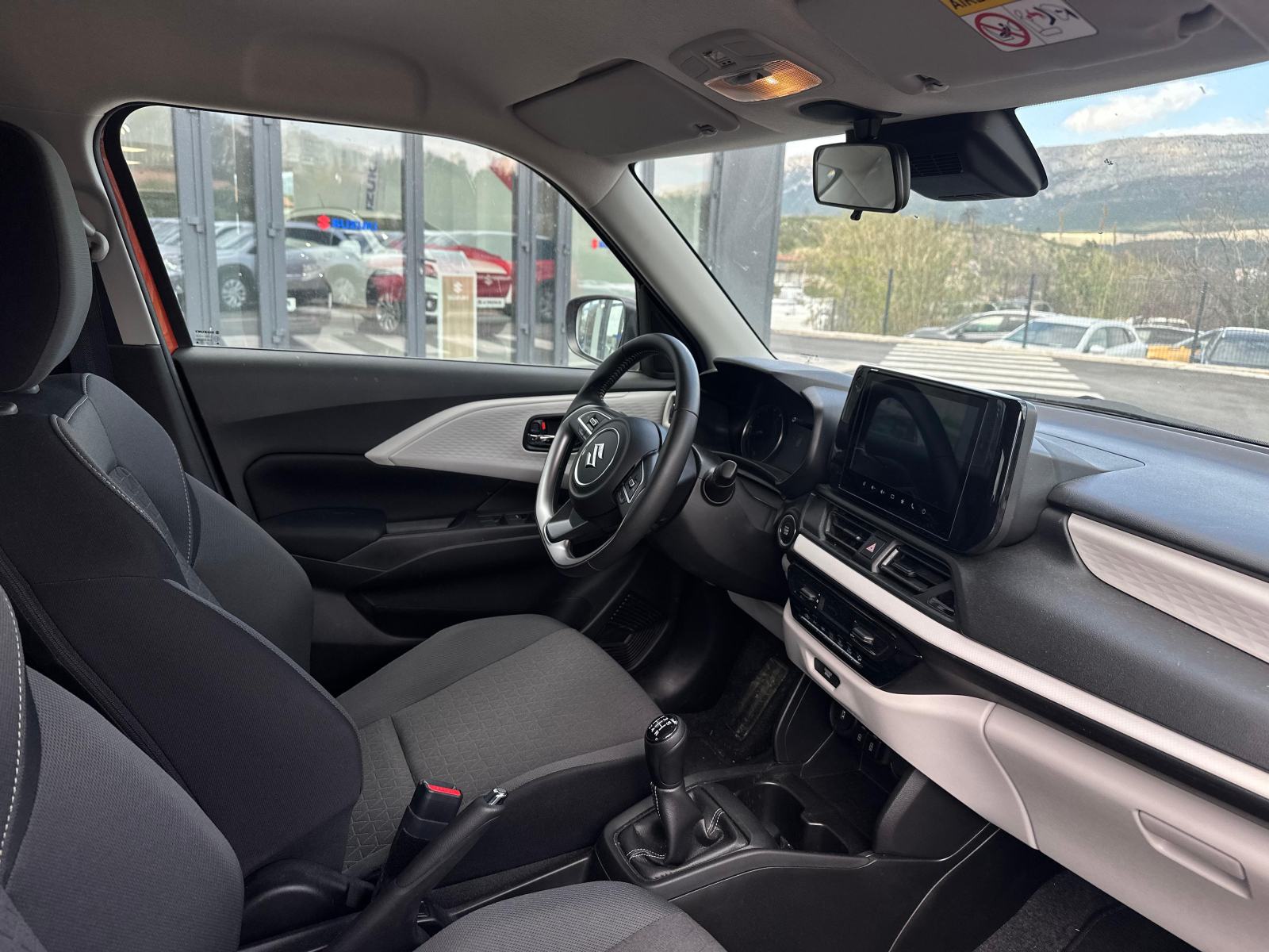 Suzuki Swift 1,2 GL+ Hybrid reg. 04/2027, fotografija 11