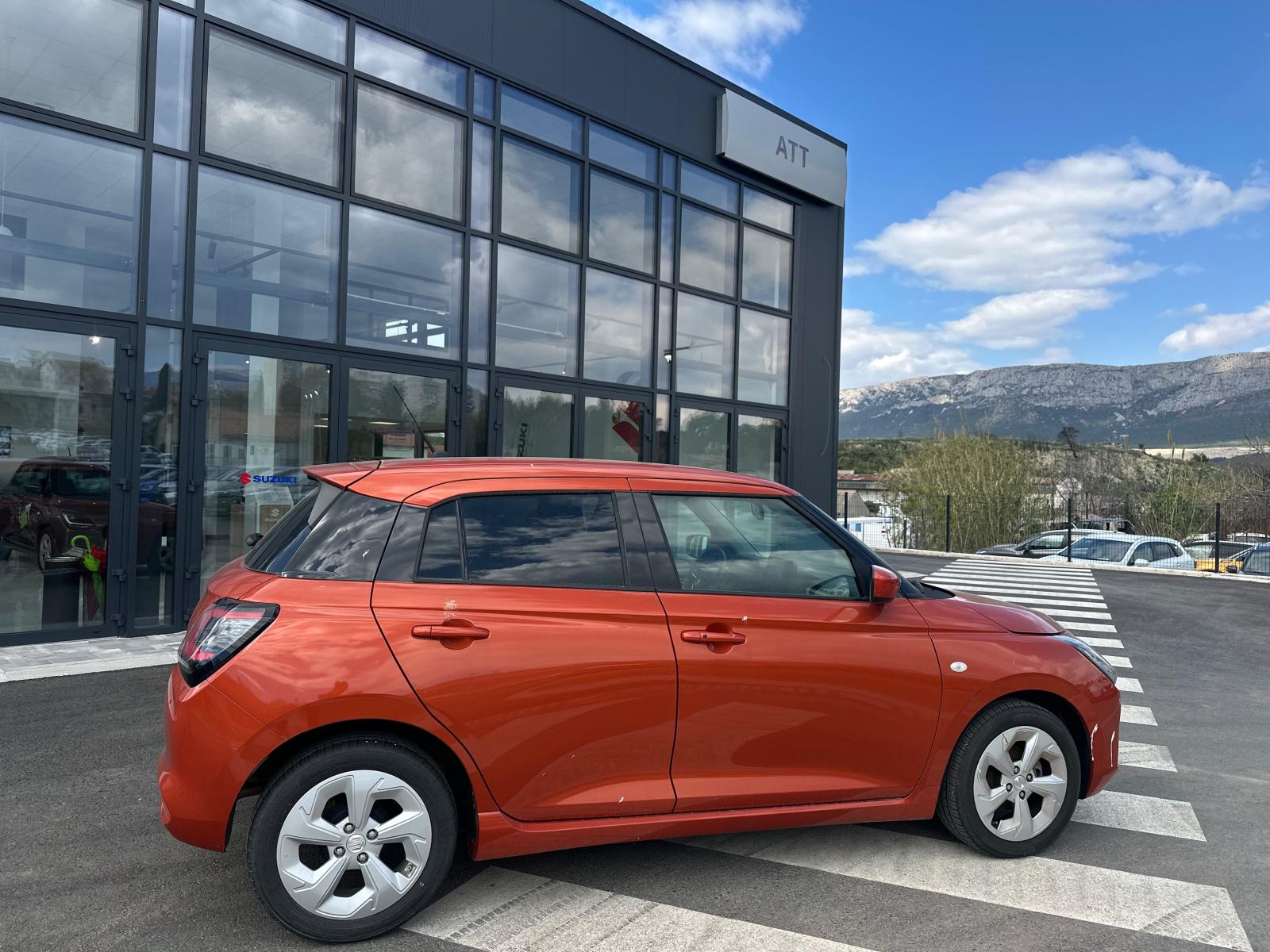 Suzuki Swift 1,2 GL+ Hybrid reg. 04/2027, fotografija 5