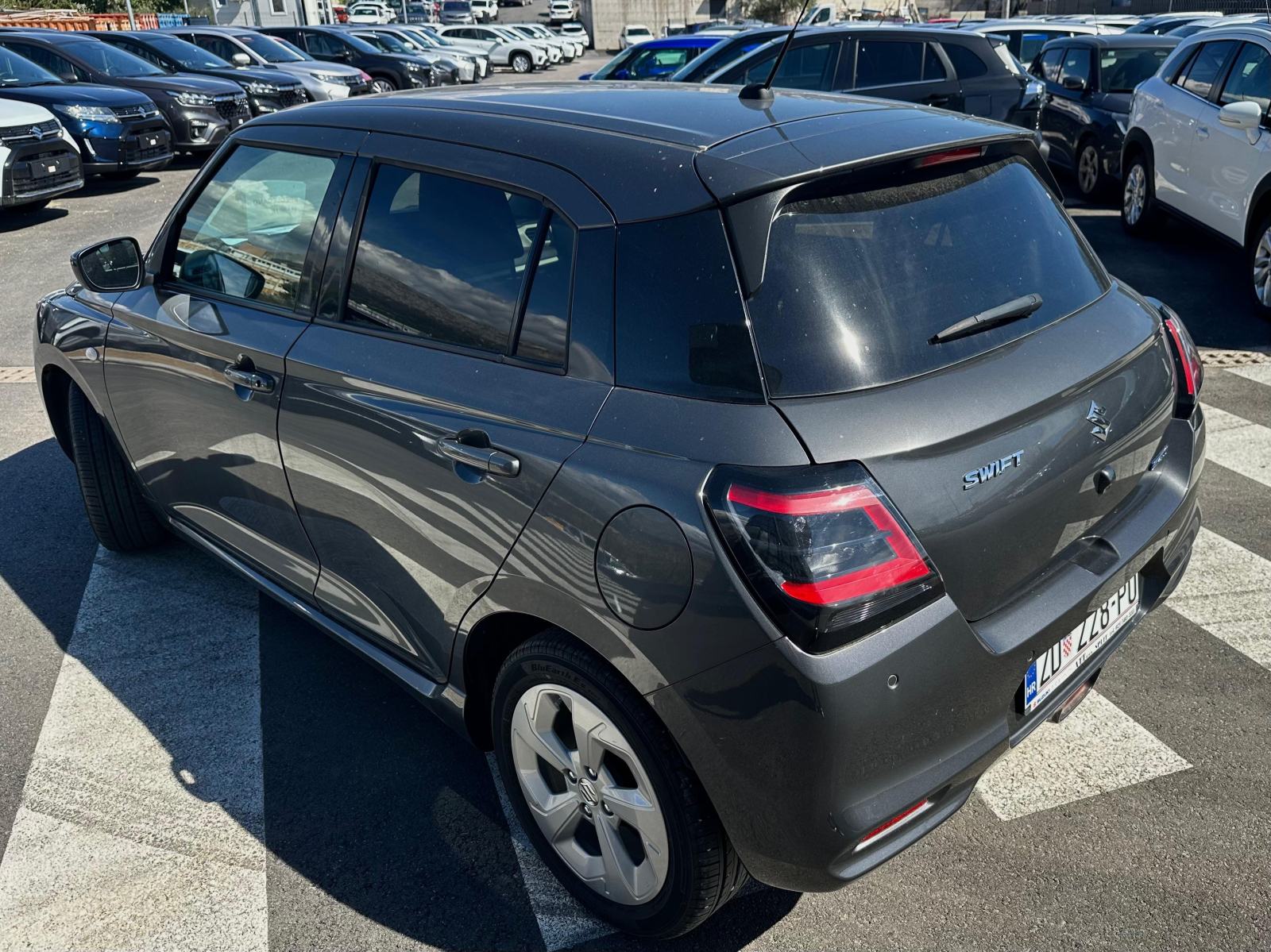 Suzuki Swift 1,2 GL+ Hybrid reg. 04/2027, fotografija 5