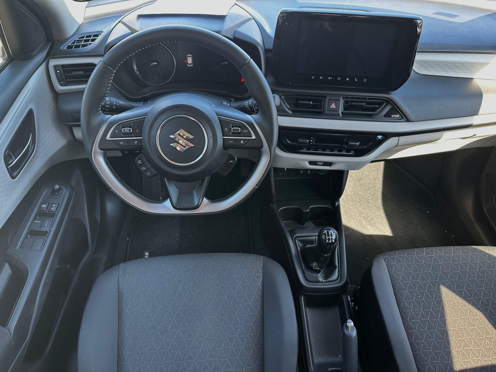 Suzuki Swift 1,2 GL+ Hybrid reg. 04/2027, fotografija 11