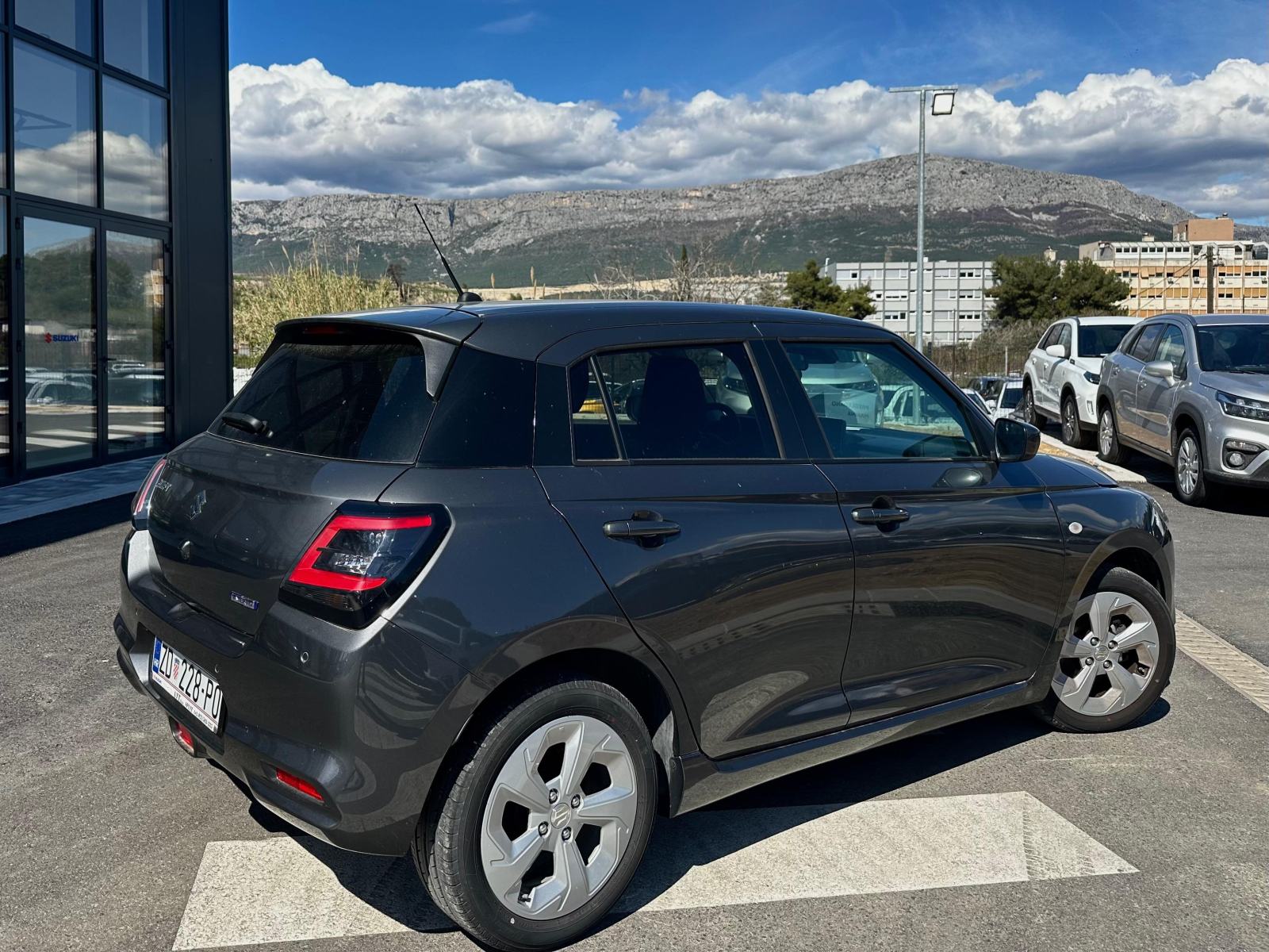 Suzuki Swift 1,2 GL+ Hybrid reg. 04/2027, fotografija 8