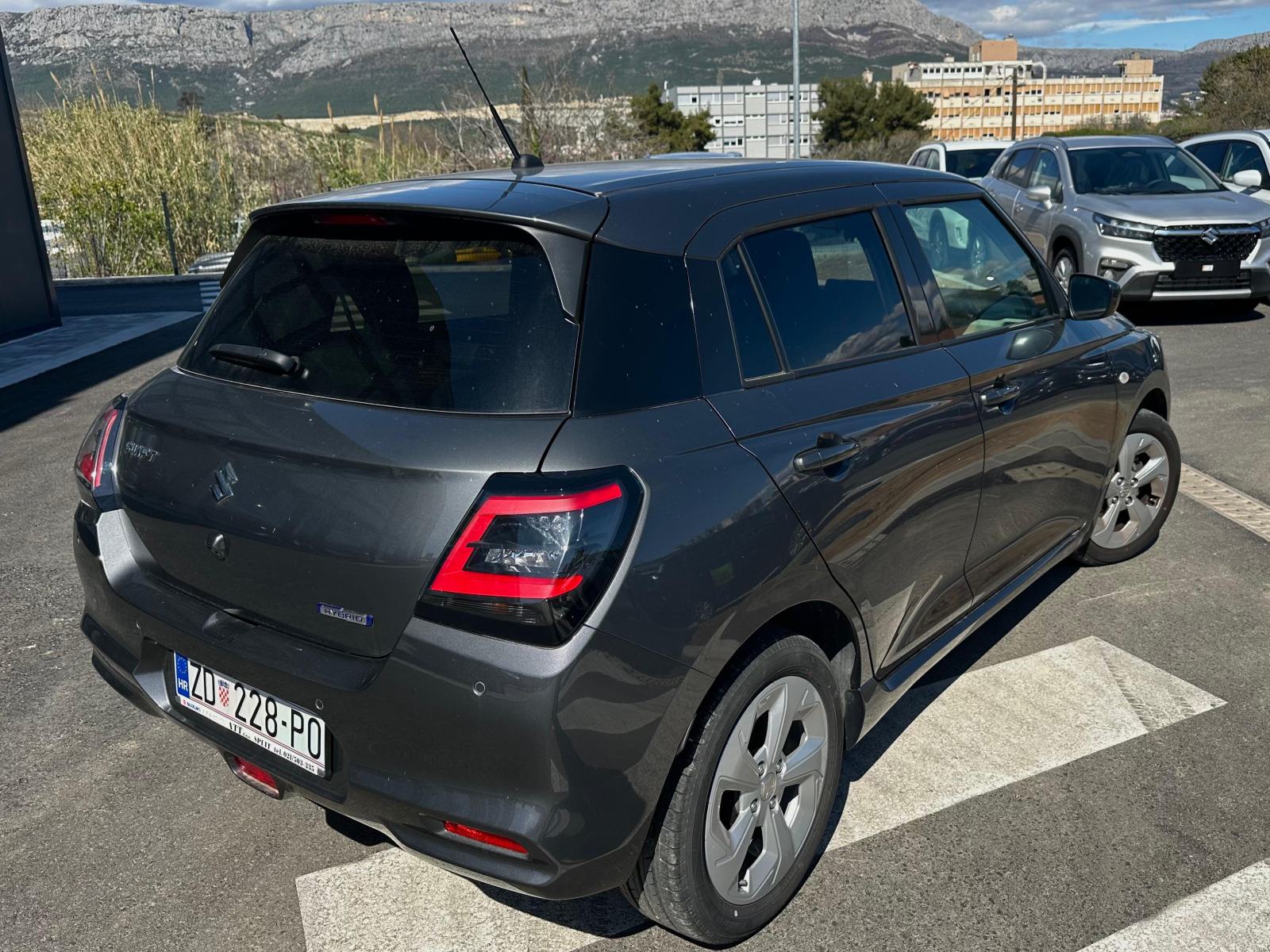 Suzuki Swift 1,2 GL+ Hybrid reg. 04/2027, fotografija 7