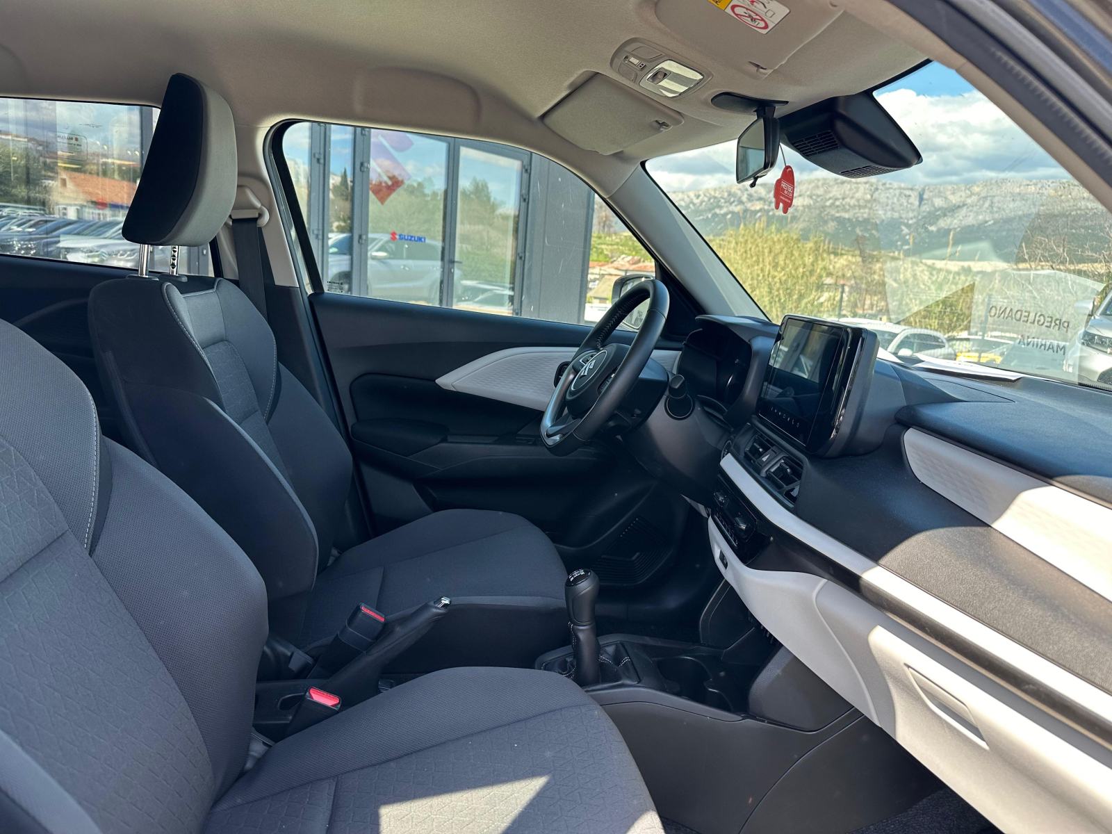 Suzuki Swift 1,2 GL+ Hybrid reg. 04/2027, fotografija 15