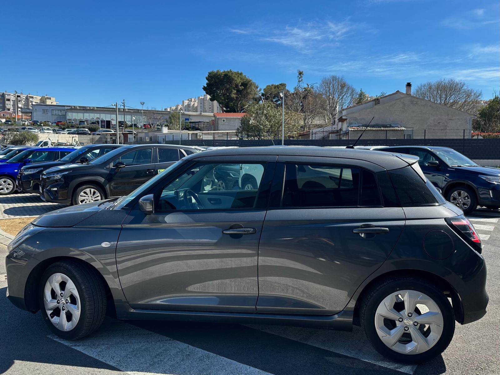 Suzuki Swift 1,2 GL+ Hybrid reg. 04/2027, fotografija 4