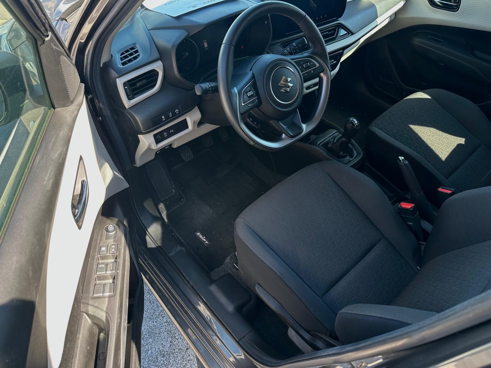 Suzuki Swift 1,2 GL+ Hybrid reg. 04/2027, fotografija 12