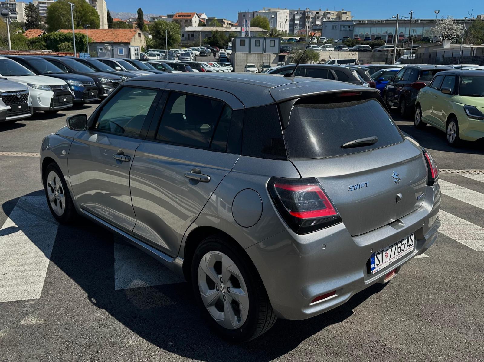 Suzuki Swift 1,2 GL+ Hybrid reg. 04/2027, fotografija 5