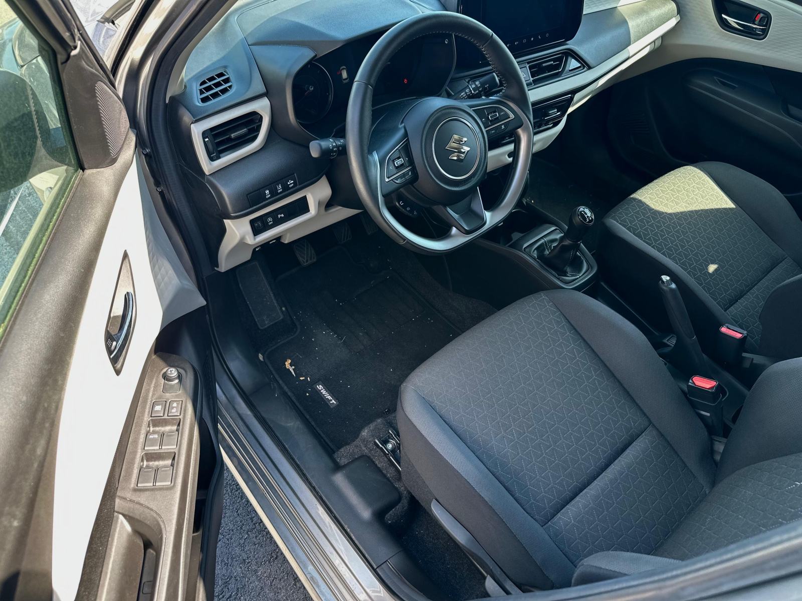 Suzuki Swift 1,2 GL+ Hybrid reg. 04/2027, fotografija 11