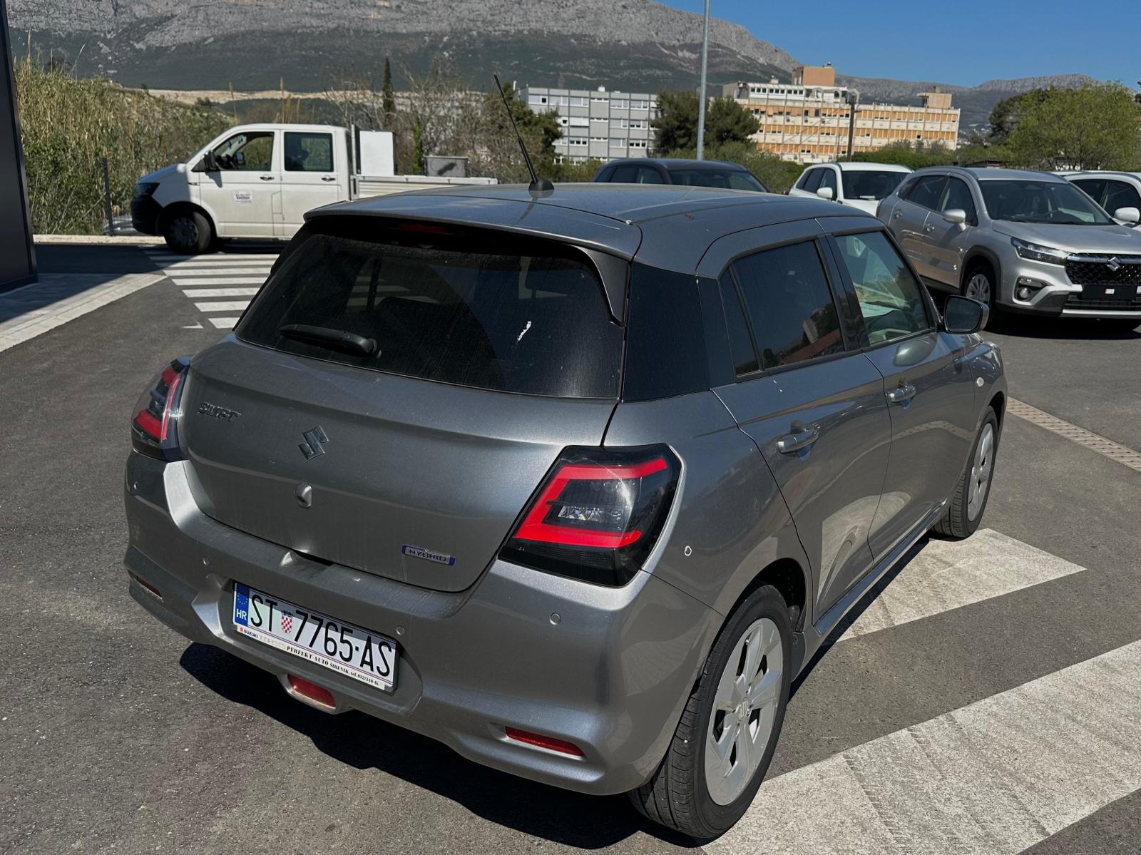Suzuki Swift 1,2 GL+ Hybrid reg. 04/2027, fotografija 3