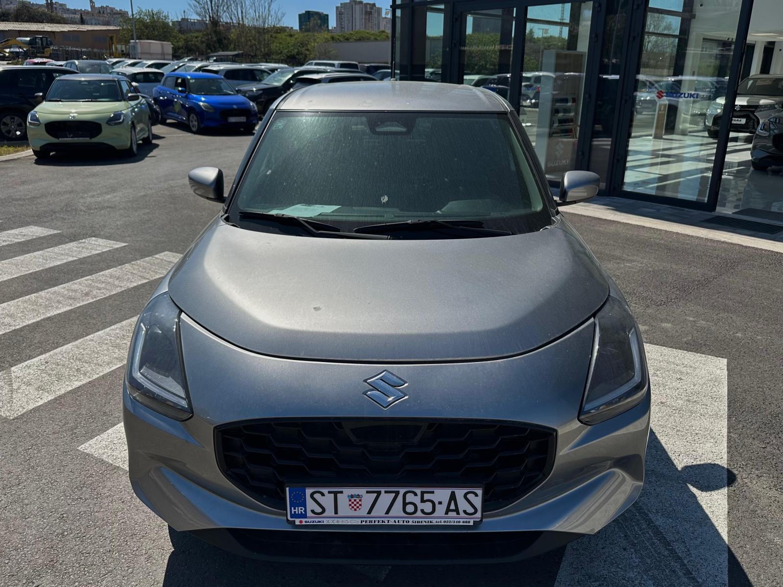 Suzuki Swift 1,2 GL+ Hybrid reg. 04/2027, fotografija 8
