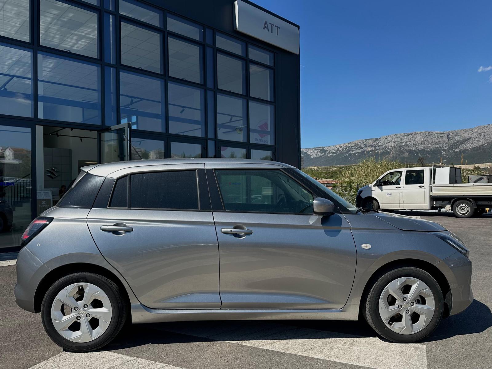 Suzuki Swift 1,2 GL+ Hybrid reg. 04/2027, fotografija 2