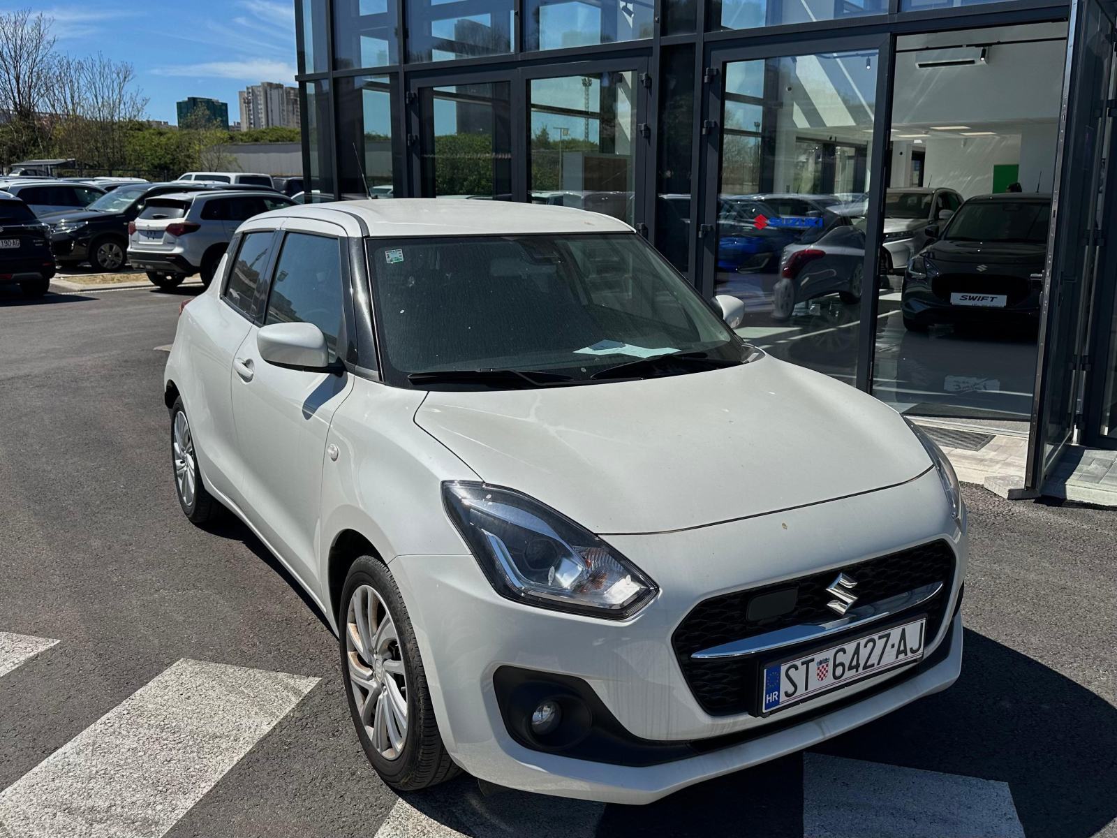 Suzuki Swift 1,2 GL+ Hybrid reg. 04/2027, fotografija 2