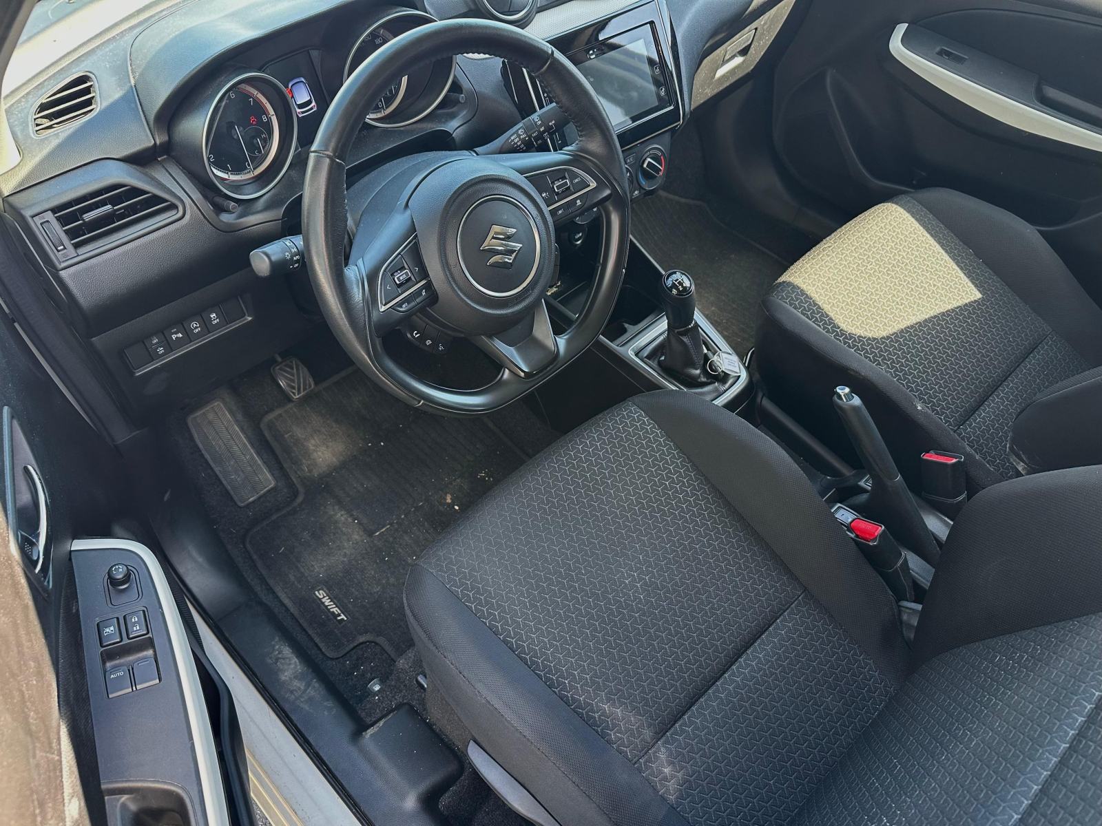Suzuki Swift 1,2 GL+ Hybrid reg. 04/2027, fotografija 13
