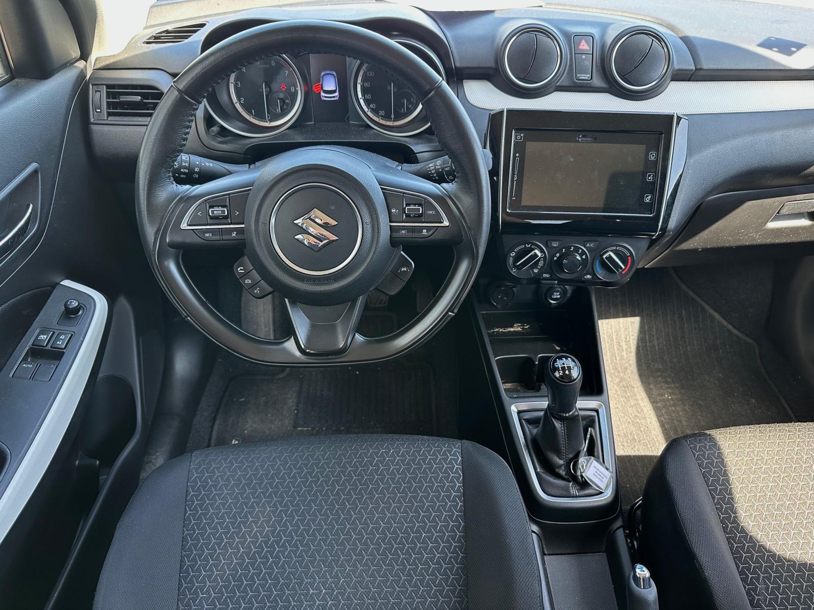 Suzuki Swift 1,2 GL+ Hybrid reg. 04/2027, fotografija 11