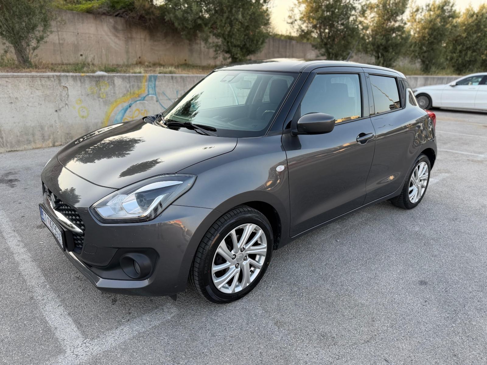 Suzuki Swift 1,2 GL + Hybrid Reg 03/27, fotografija 1