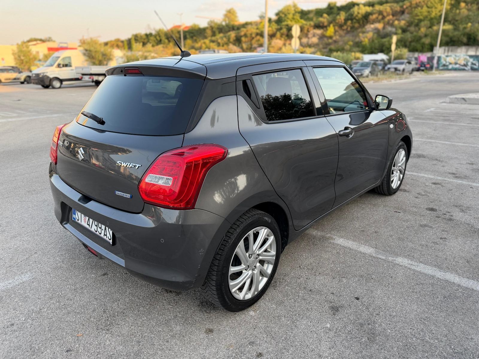 Suzuki Swift 1,2 GL + Hybrid Reg 03/27, fotografija 4