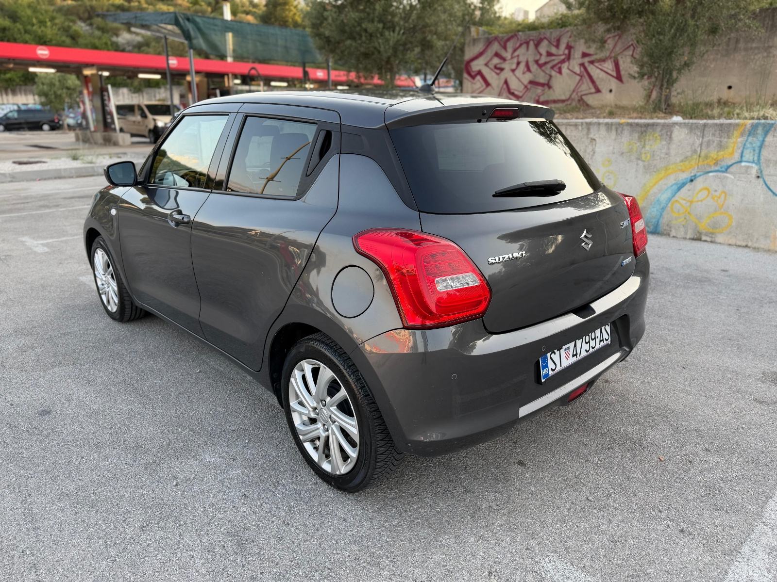 Suzuki Swift 1,2 GL + Hybrid Reg 03/27, fotografija 3