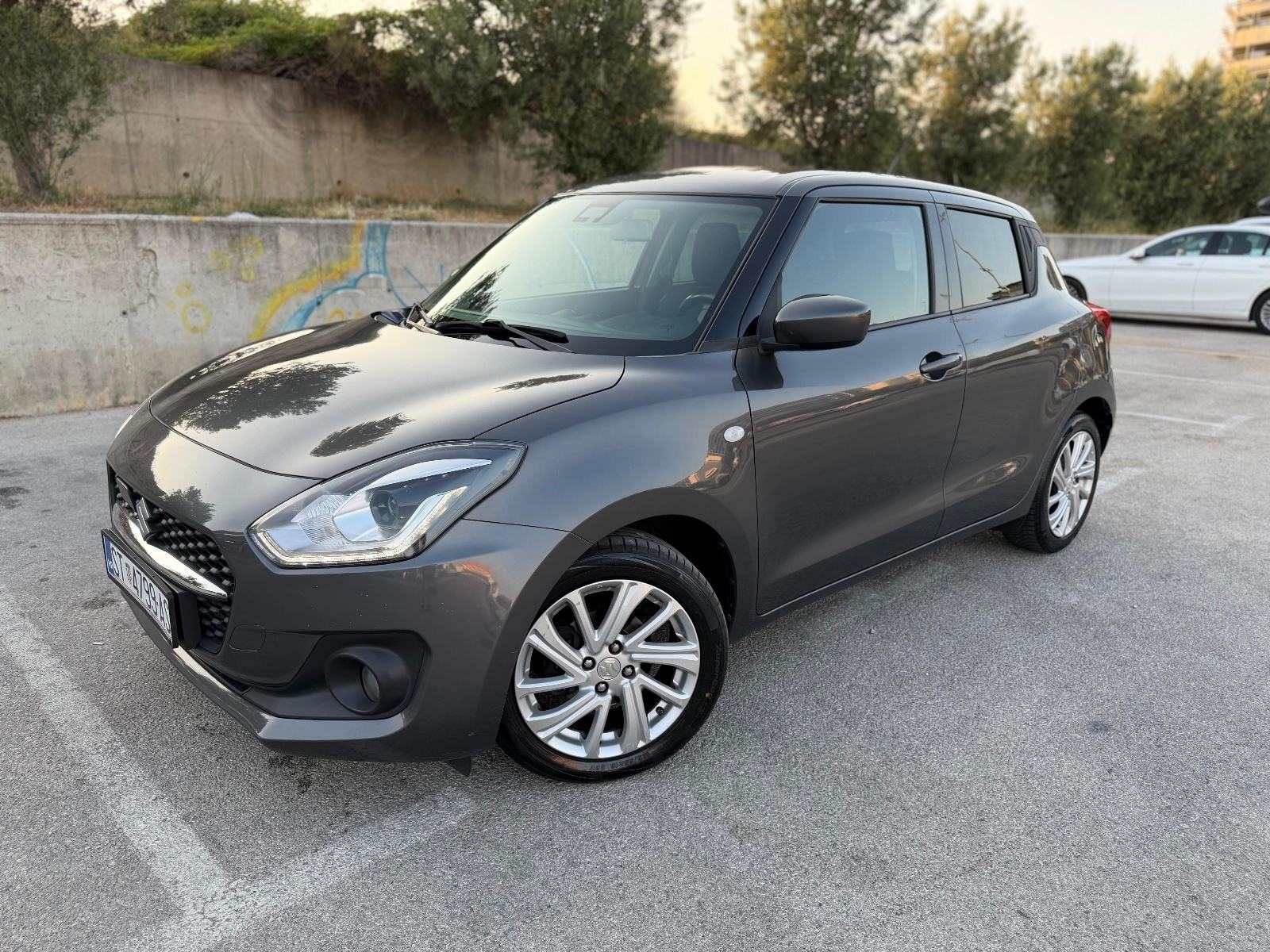 Suzuki Swift 1,2 GL + Hybrid Reg 03/27, fotografija 5