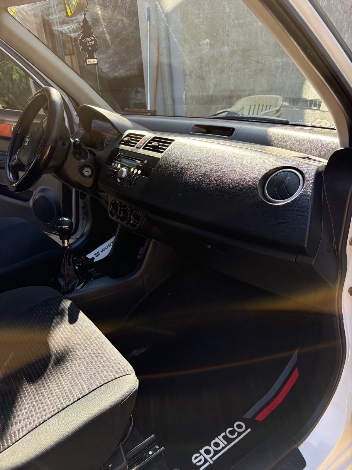 Suzuki Swift 1,3 GLX, fotografija 2