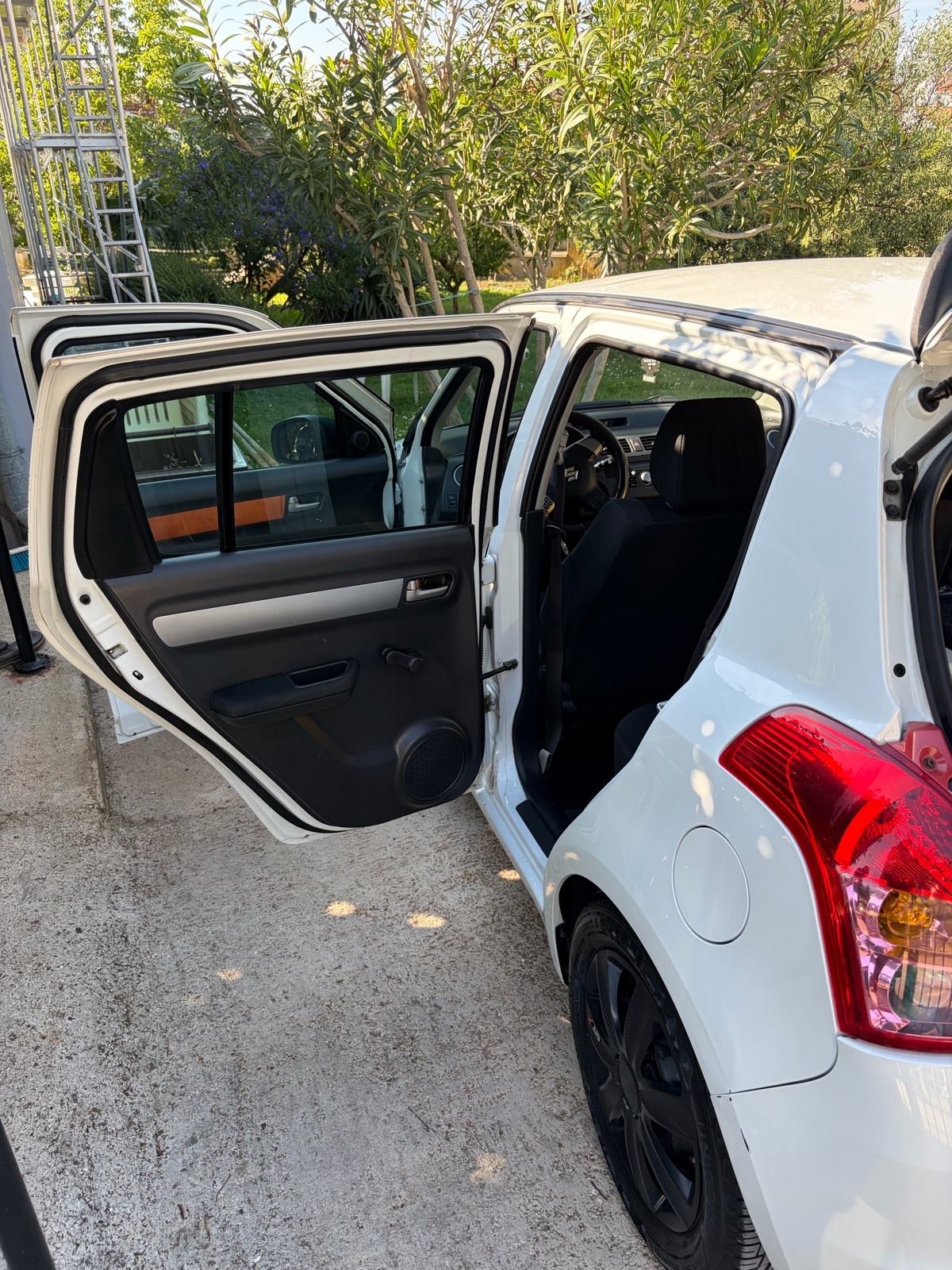 Suzuki Swift 1,3 GLX, fotografija 3