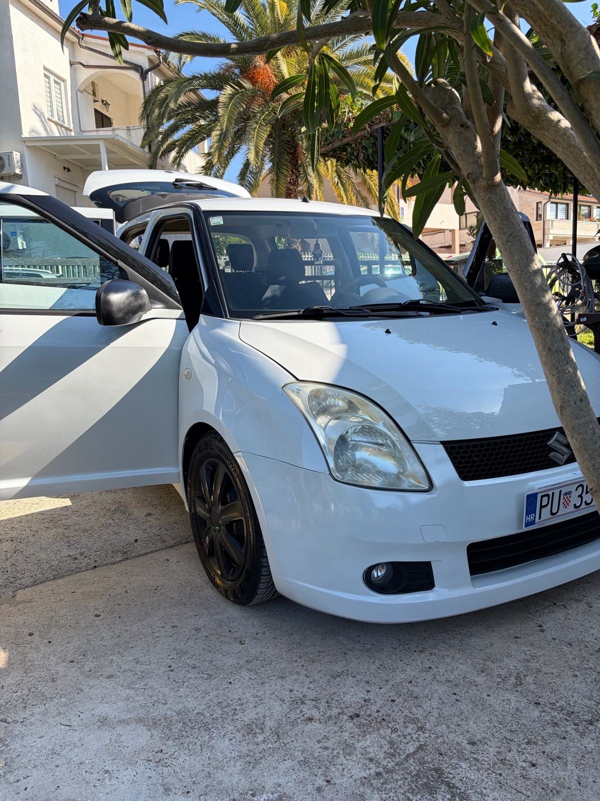 Suzuki Swift 1,3 GLX, fotografija 4