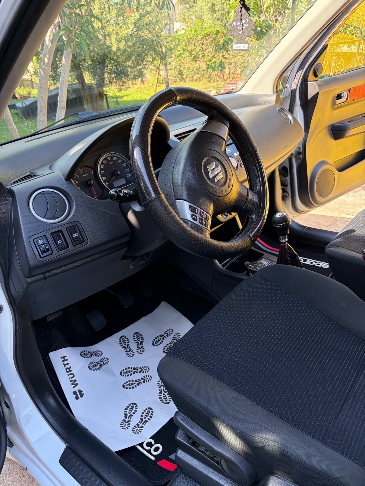 Suzuki Swift 1,3 GLX, fotografija 7