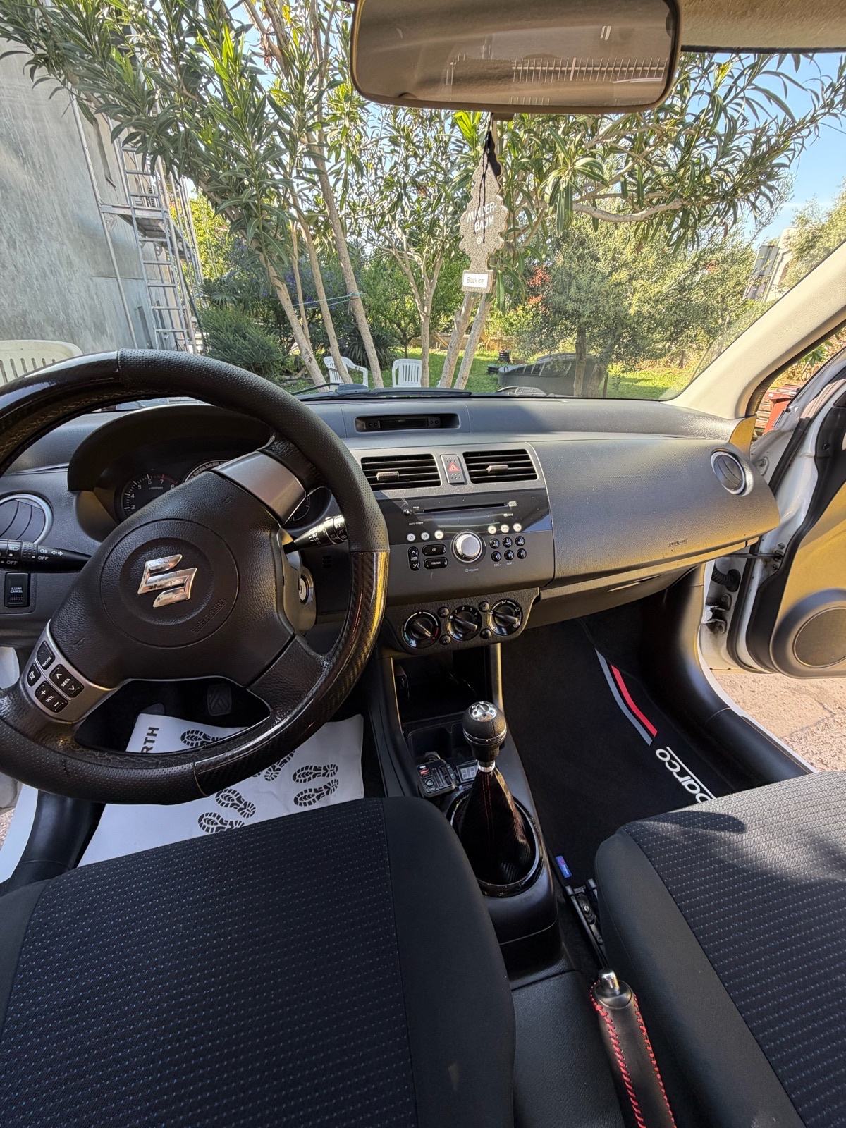 Suzuki Swift 1,3 GLX, fotografija 8