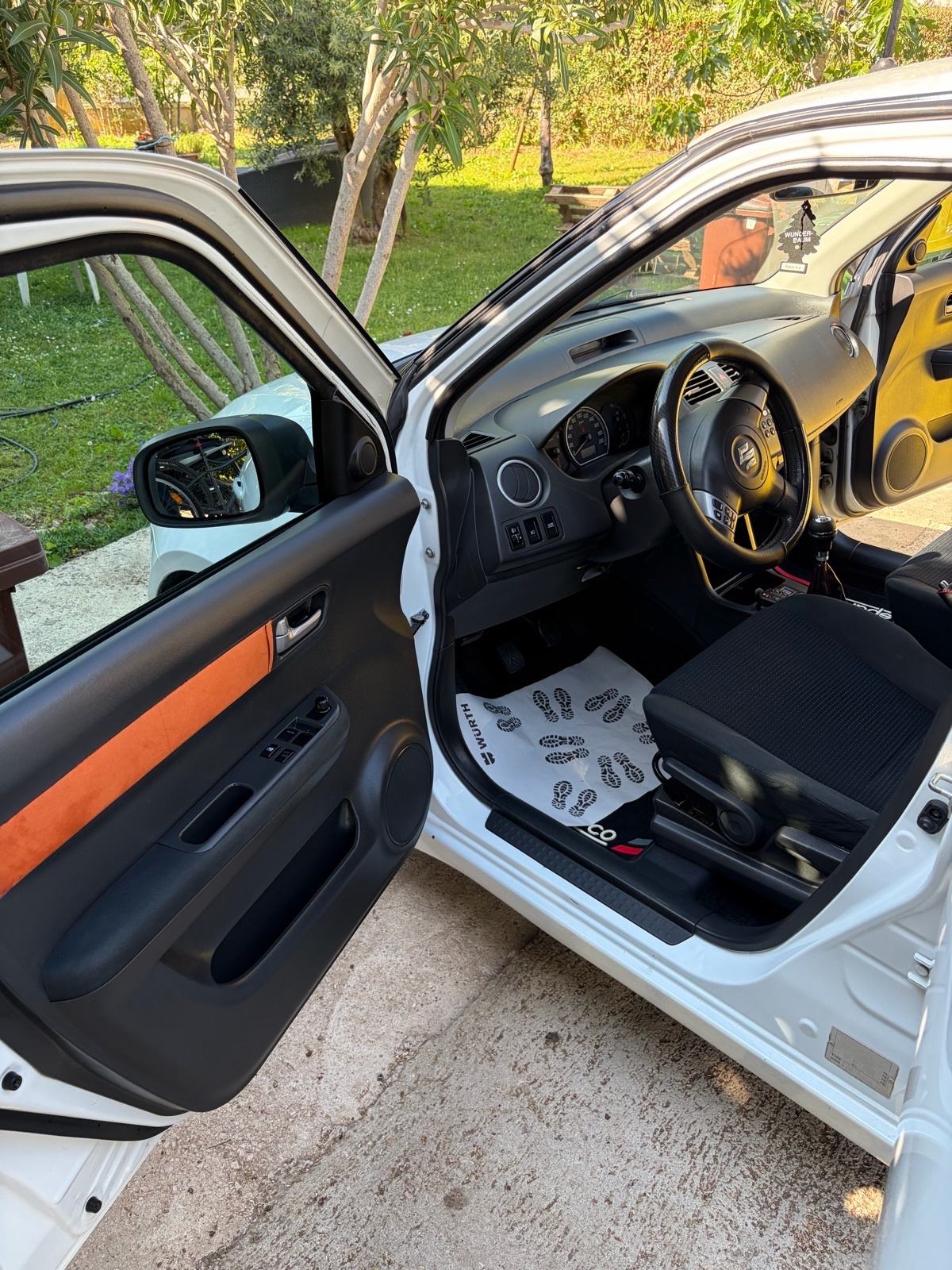 Suzuki Swift 1,3 GLX, fotografija 9