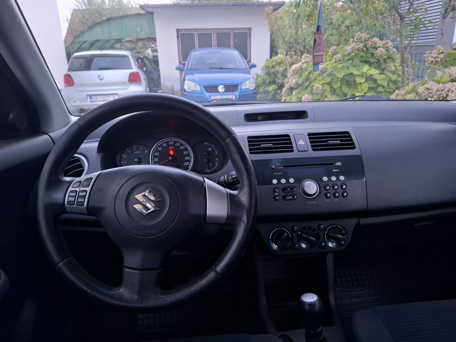 Suzuki Swift 1.3 i,POTVRDA O KM, REG. 8/2027. VRHUNSKI !, fotografija 6