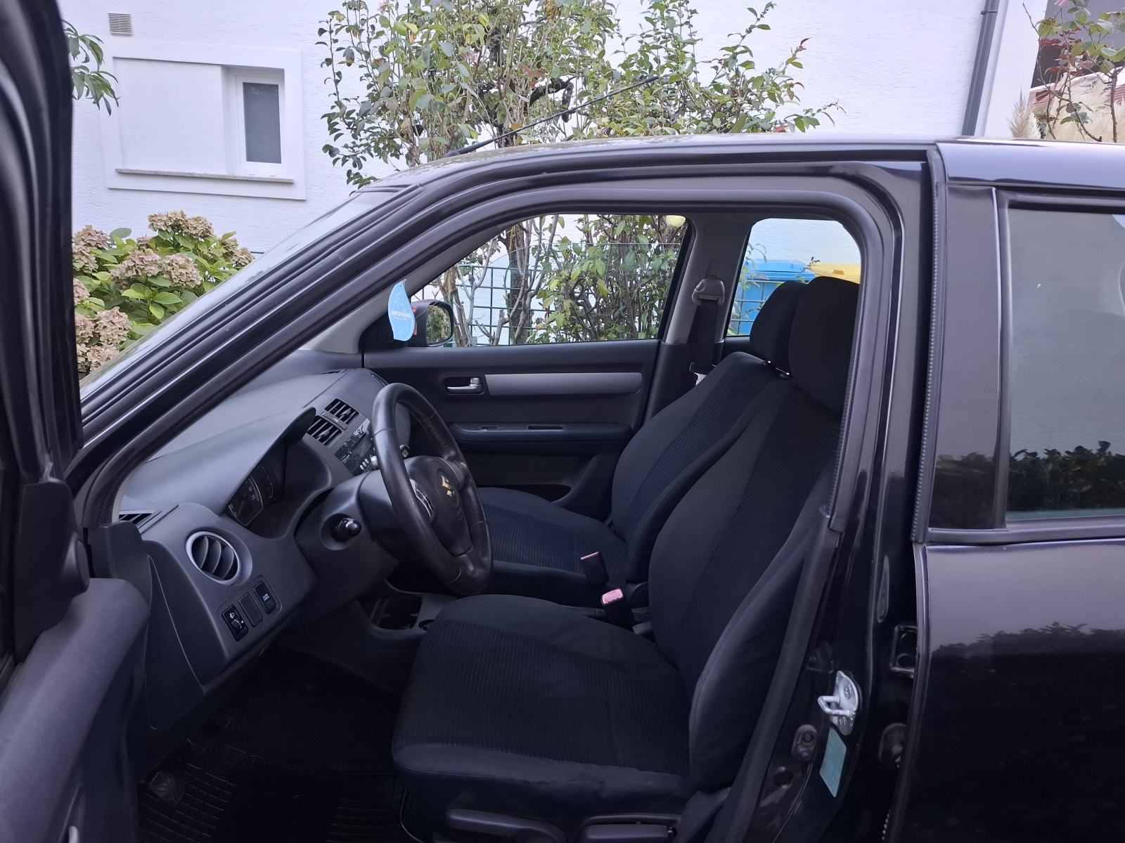 Suzuki Swift 1.3 i,POTVRDA O KM, REG. 8/2027. VRHUNSKI !, fotografija 10