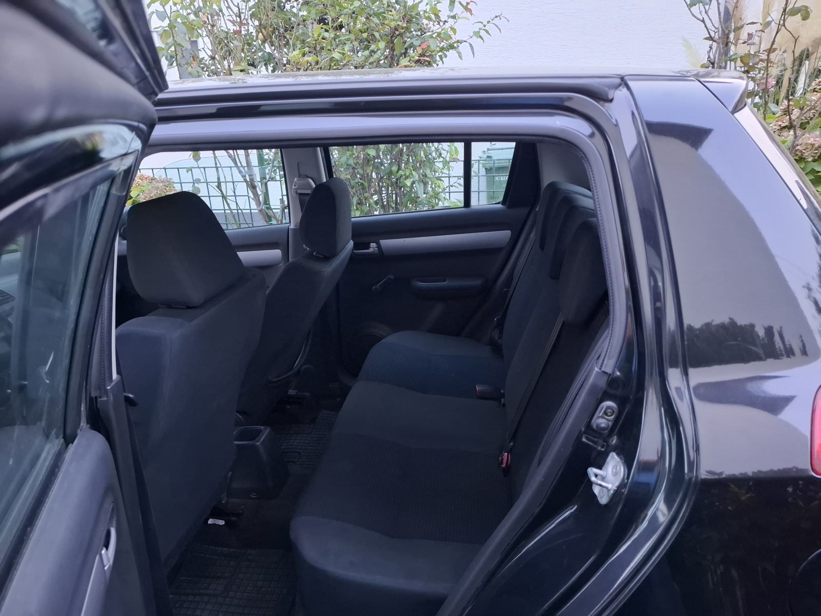 Suzuki Swift 1.3 i,POTVRDA O KM, REG. 8/2027. VRHUNSKI !, fotografija 11