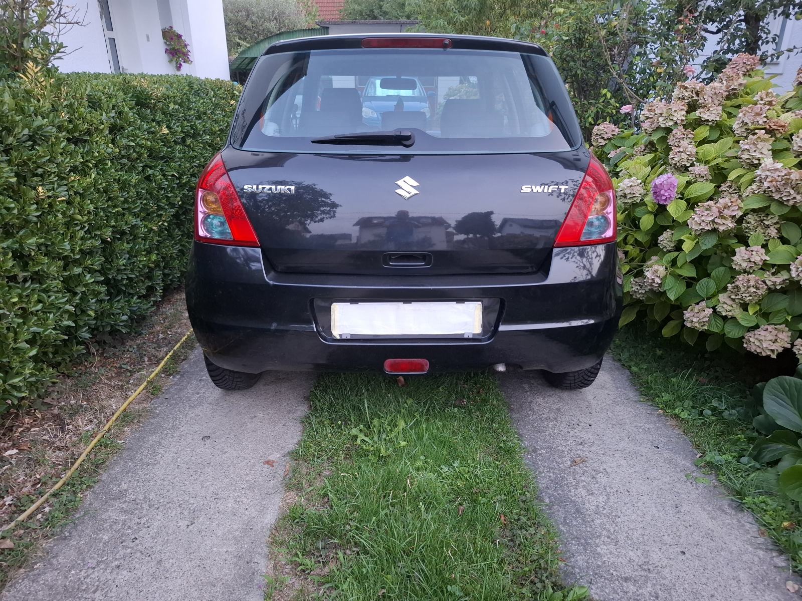 Suzuki Swift 1.3 i,POTVRDA O KM, REG. 8/2027. VRHUNSKI !, fotografija 13