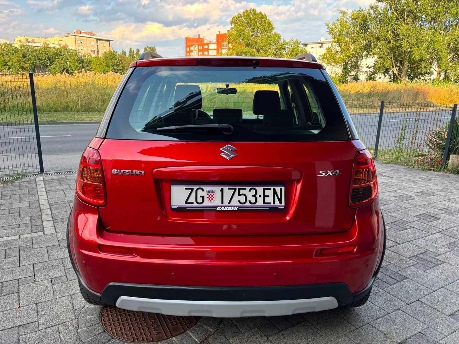 Suzuki SX4, 1.5 benzin, 1. Vlasnik, samo 47ooo kilometara, NOVO, NOVO!, fotografija 4