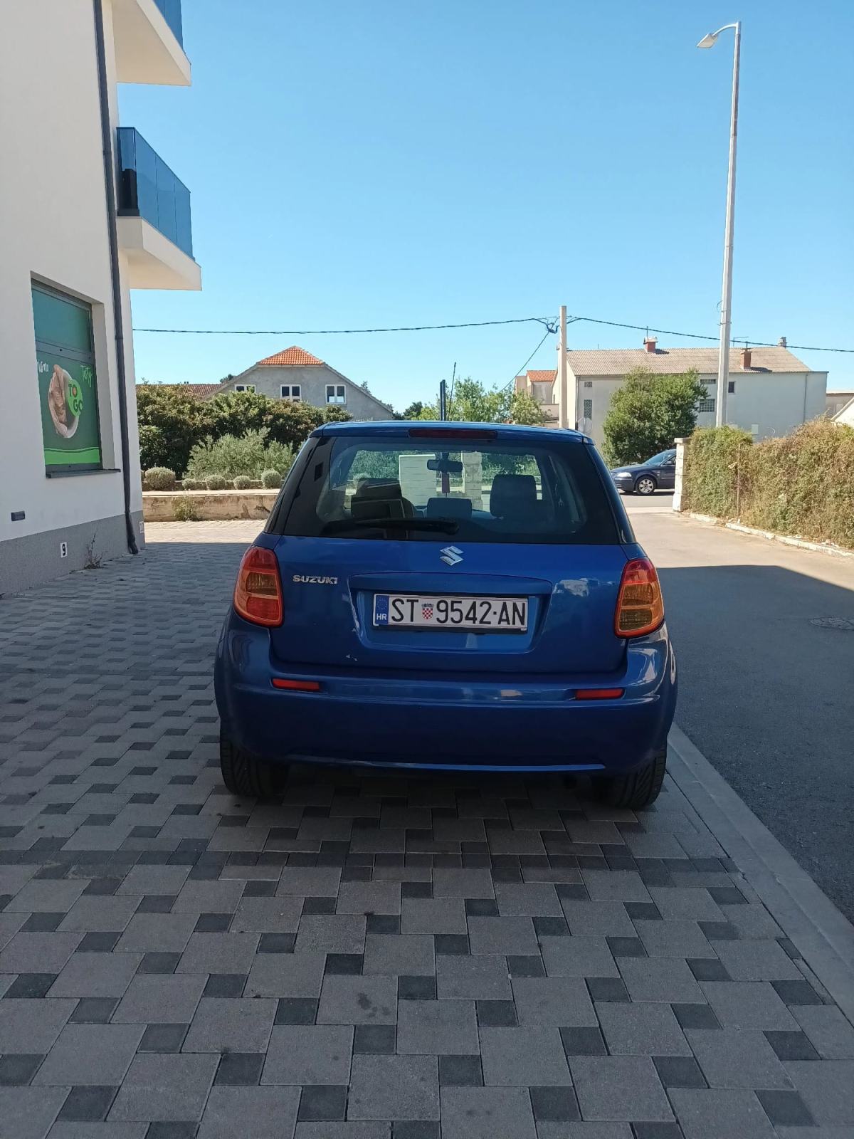 Suzuki SX4 1,5 GC, fotografija 12