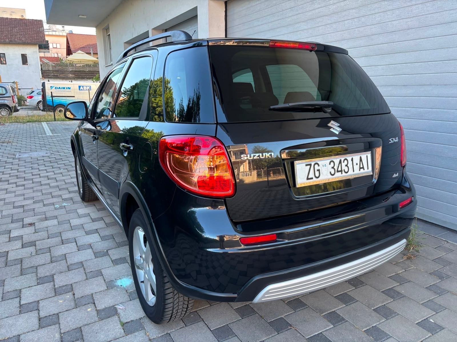Suzuki SX4, 1.6 benzin, 4×4, 1. Vlasnik, samo 125ooo kilometara, NOVO!, fotografija 4