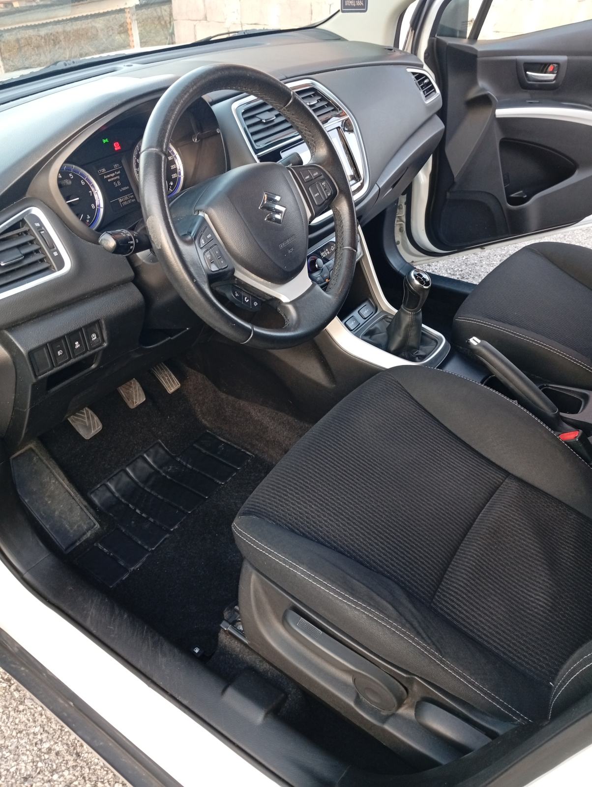 Suzuki SX4 S-Cross 1.0, fotografija 7
