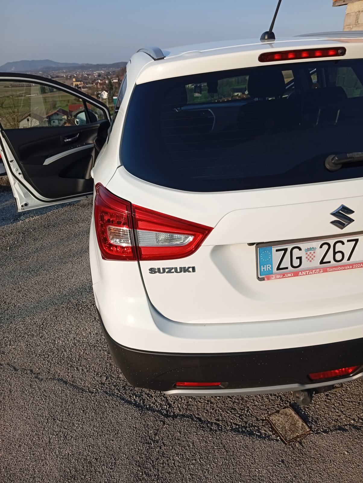 Suzuki SX4 S-Cross 1.0, fotografija 9